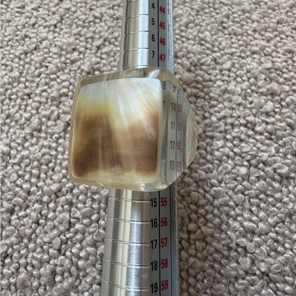 Big acrylic and shell ring - Picture 2 of 3